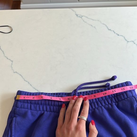 Aritzia boyfriend sweat shorts - Picture 3 of 7